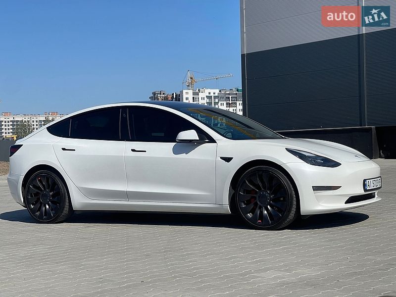 Седан Tesla Model 3 2022 в Киеве
