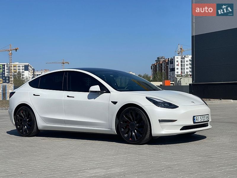 Седан Tesla Model 3 2022 в Киеве