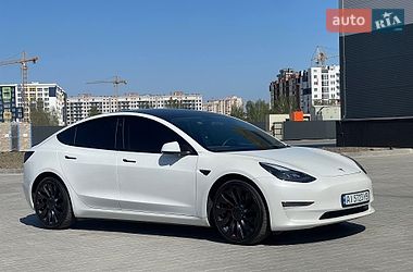 Седан Tesla Model 3 2022 в Киеве