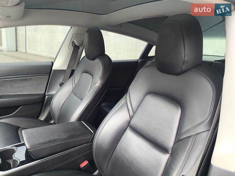 Седан Tesla Model 3 2018 в Киеве