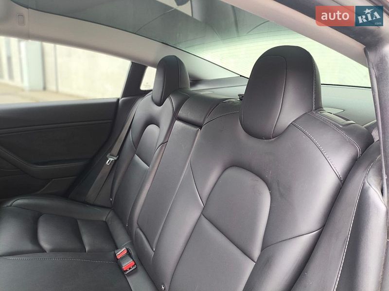 Седан Tesla Model 3 2018 в Киеве