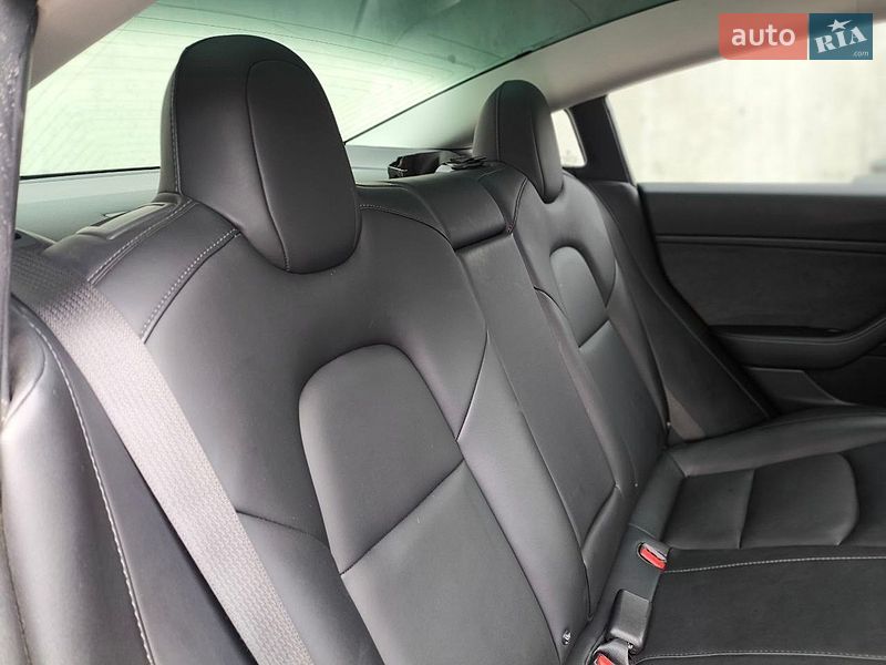 Седан Tesla Model 3 2018 в Киеве