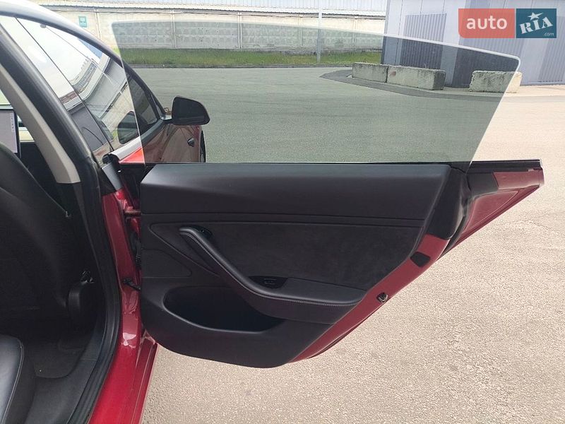 Седан Tesla Model 3 2018 в Киеве
