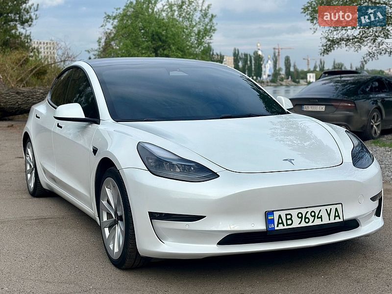 Седан Tesla Model 3 2021 в Вінниці