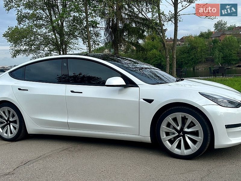 Седан Tesla Model 3 2021 в Вінниці
