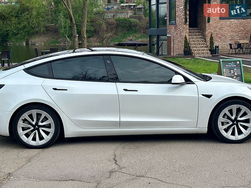 Седан Tesla Model 3 2021 в Виннице