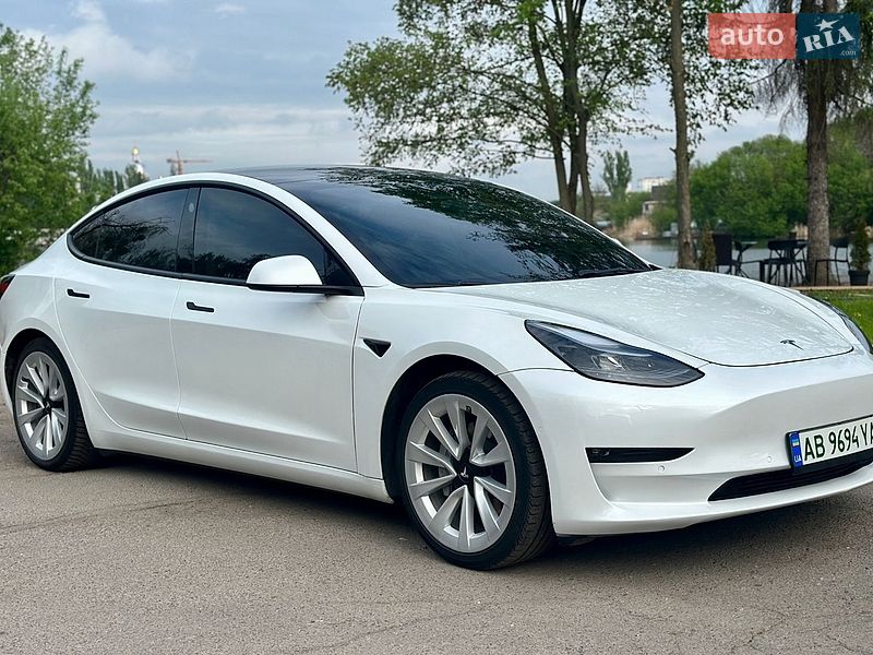 Седан Tesla Model 3 2021 в Вінниці