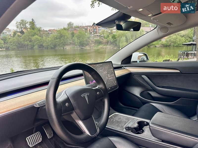 Седан Tesla Model 3 2021 в Виннице