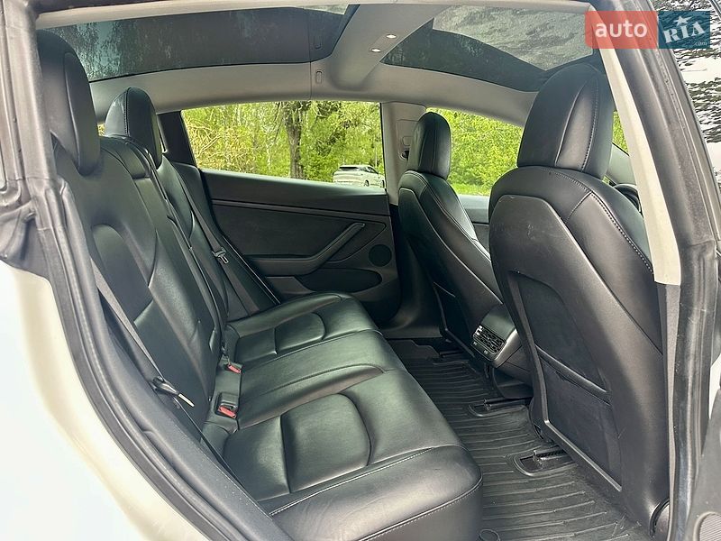 Седан Tesla Model 3 2021 в Вінниці