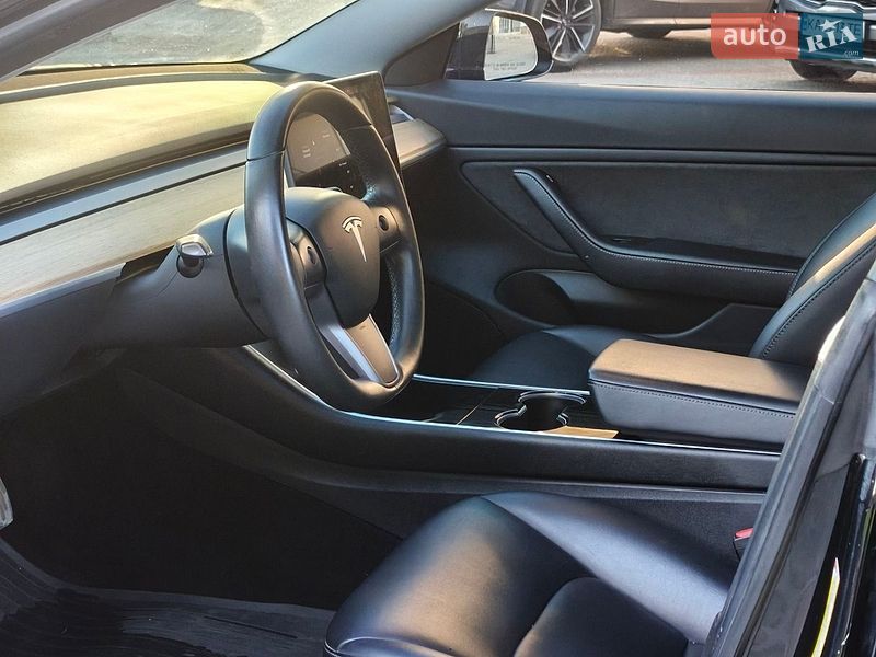 Седан Tesla Model 3 2018 в Днепре