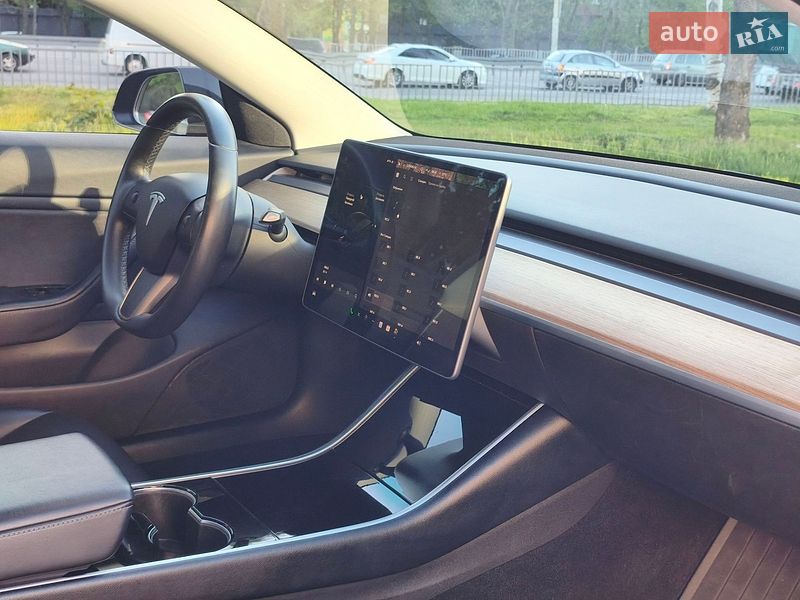 Седан Tesla Model 3 2018 в Днепре
