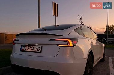 Седан Tesla Model 3 2024 в Львове