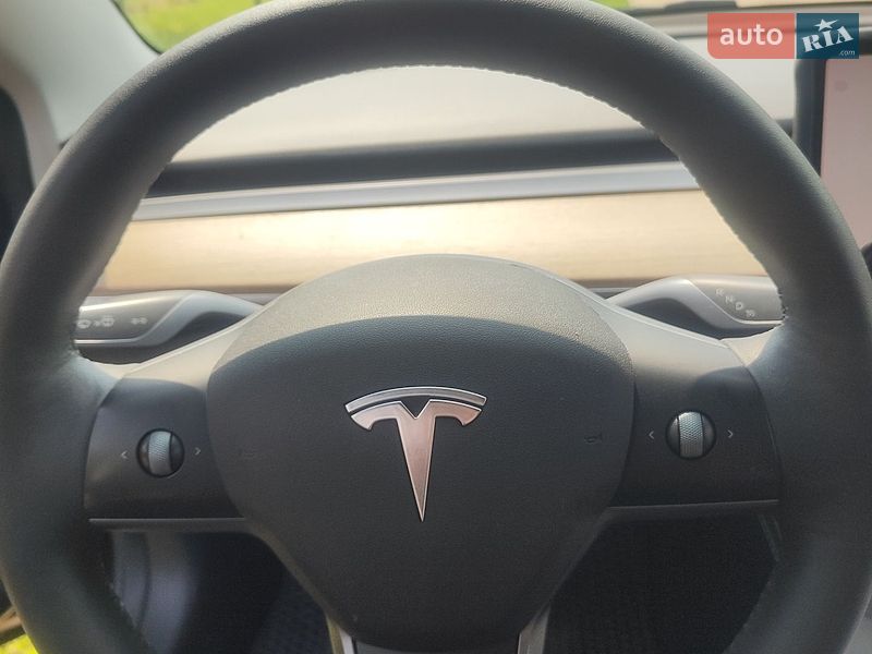 Седан Tesla Model 3 2022 в Черкассах
