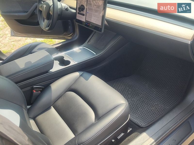 Седан Tesla Model 3 2022 в Черкассах