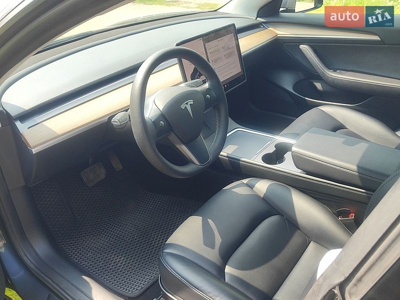 Седан Tesla Model 3 2022 в Черкассах