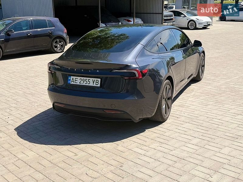Седан Tesla Model 3 2024 в Днепре