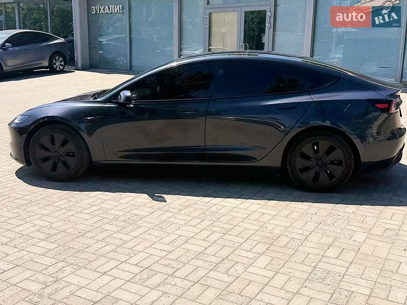 Седан Tesla Model 3 2024 в Днепре