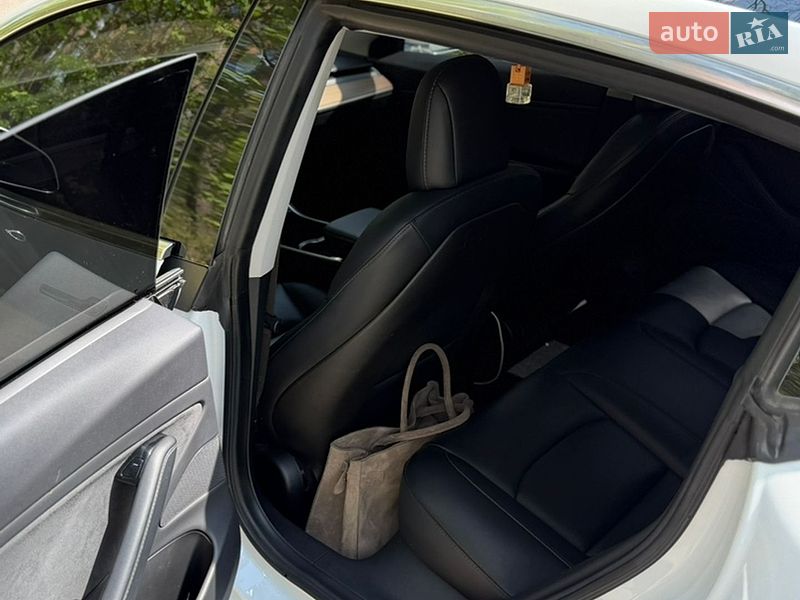 Седан Tesla Model 3 2019 в Житомире