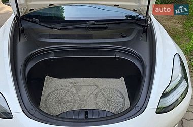 Седан Tesla Model 3 2020 в Черкасах