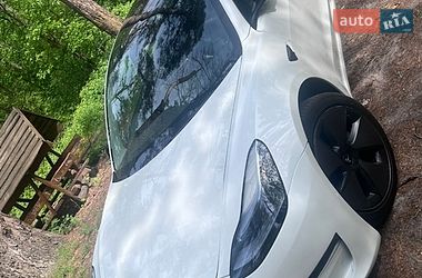 Седан Tesla Model 3 2021 в Киеве