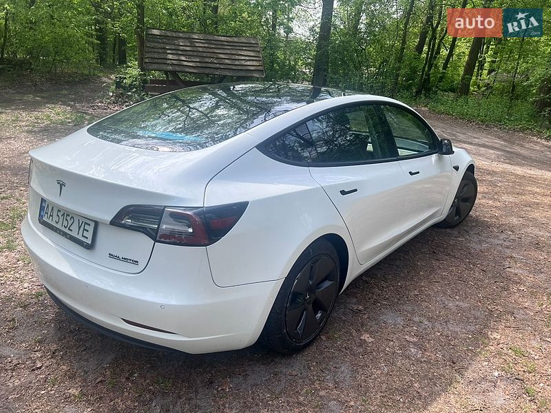 Седан Tesla Model 3 2021 в Киеве