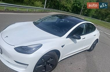 Седан Tesla Model 3 2021 в Киеве