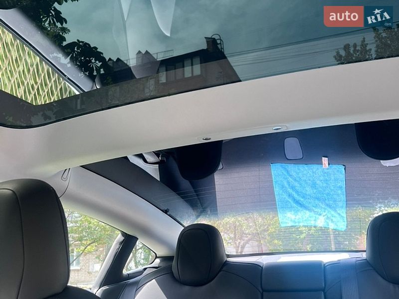 Седан Tesla Model 3 2021 в Киеве