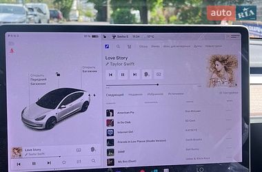 Седан Tesla Model 3 2021 в Киеве