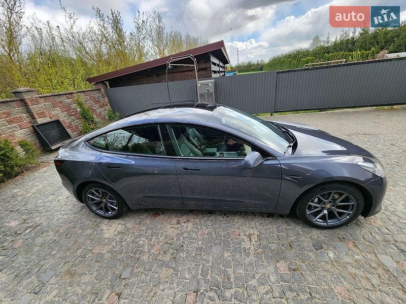 Седан Tesla Model 3 2022 в Тернополе