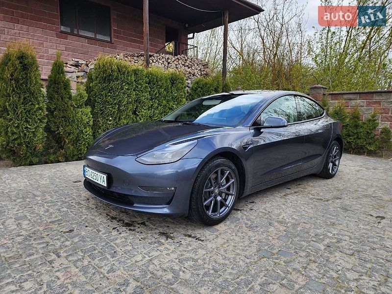 Седан Tesla Model 3 2022 в Тернополе