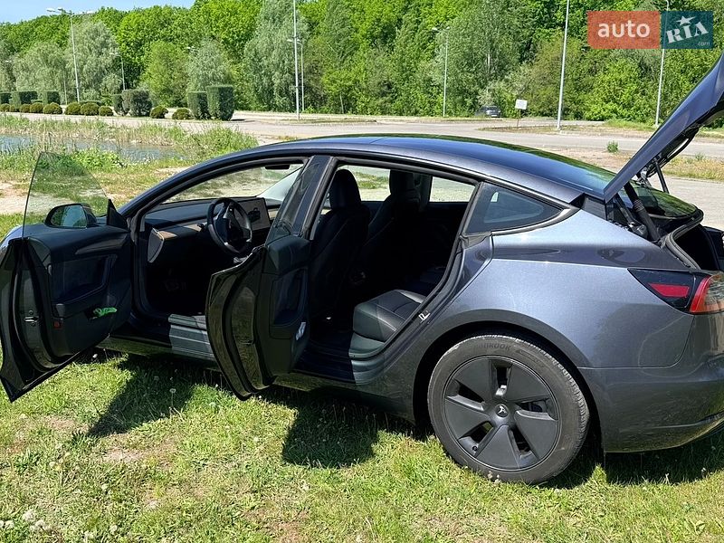 Седан Tesla Model 3 2023 в Днепре