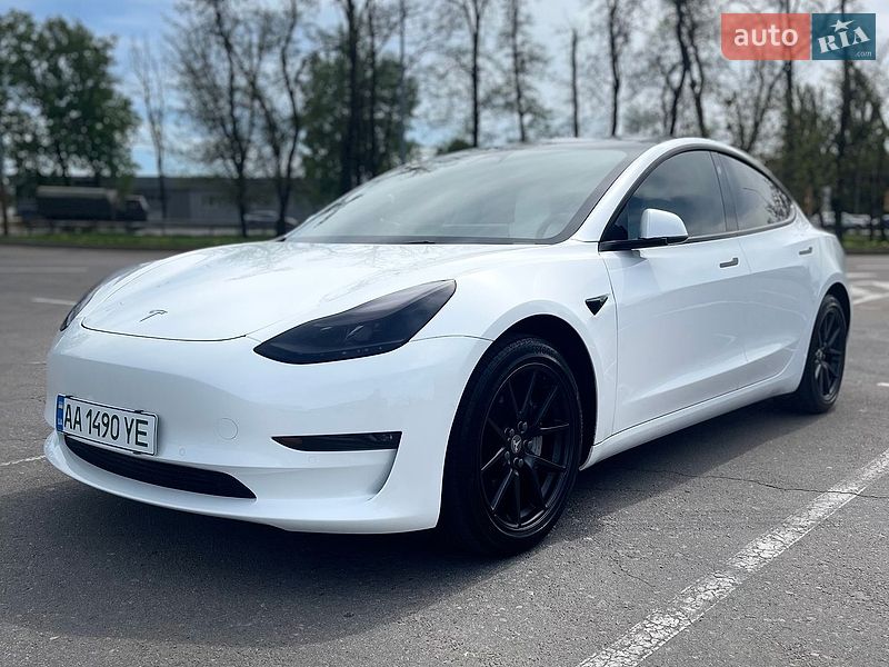 Седан Tesla Model 3 2022 в Киеве