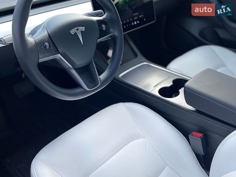 Седан Tesla Model 3 2022 в Киеве