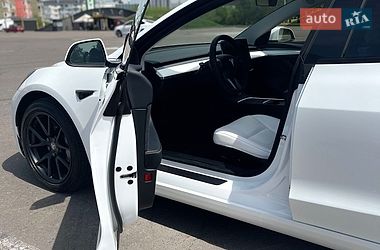 Седан Tesla Model 3 2022 в Киеве
