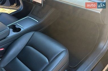 Седан Tesla Model 3 2021 в Ровно