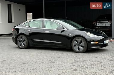 Седан Tesla Model 3 2019 в Дубні