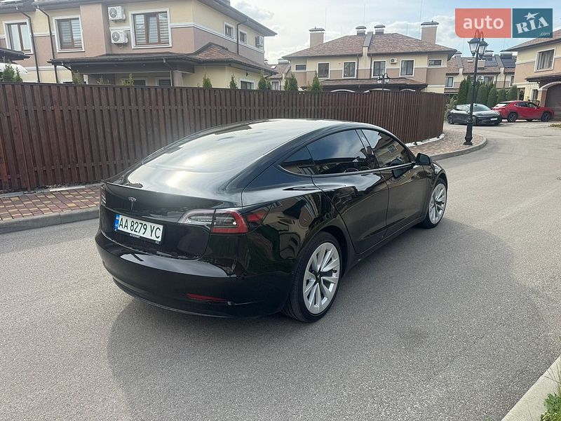 Седан Tesla Model 3 2022 в Киеве