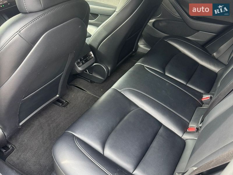 Седан Tesla Model 3 2022 в Киеве