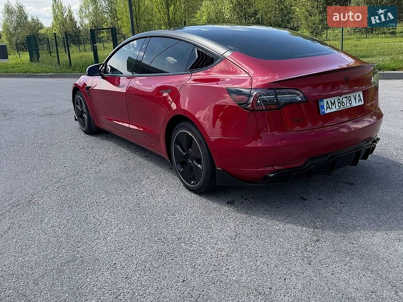 Седан Tesla Model 3 2020 в Житомирі