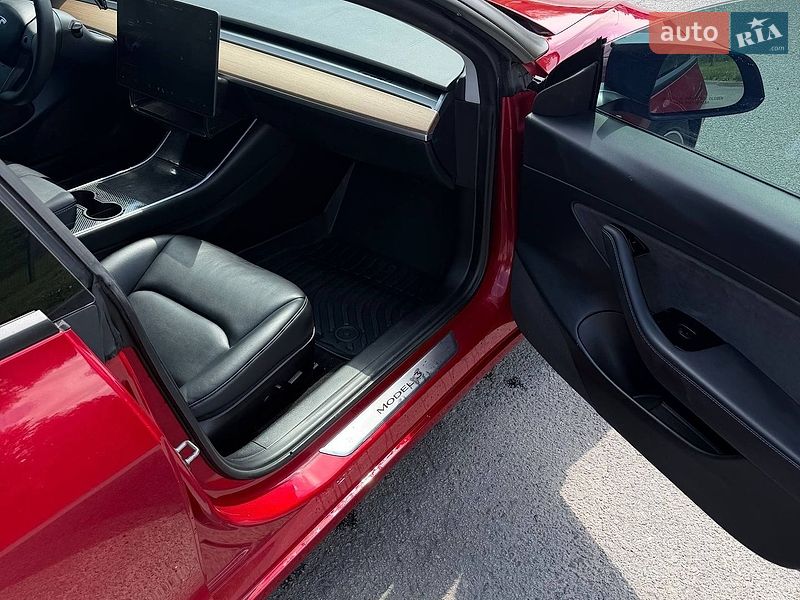Седан Tesla Model 3 2020 в Житомирі