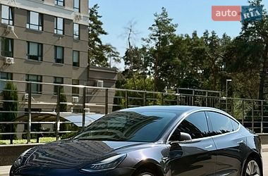 Седан Tesla Model 3 2019 в Львові