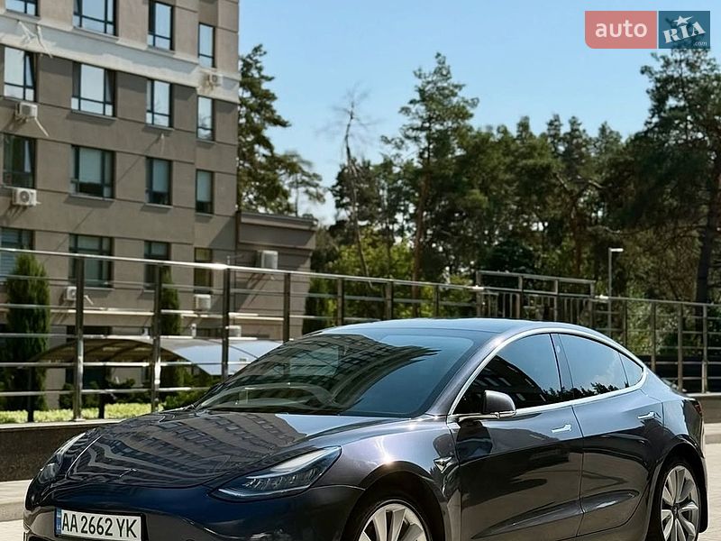 Седан Tesla Model 3 2019 в Львові