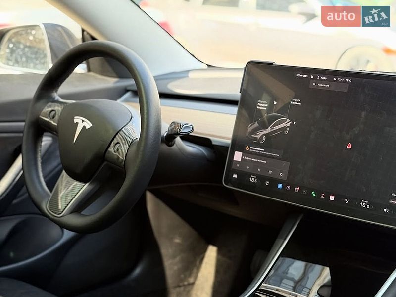 Седан Tesla Model 3 2019 в Львові