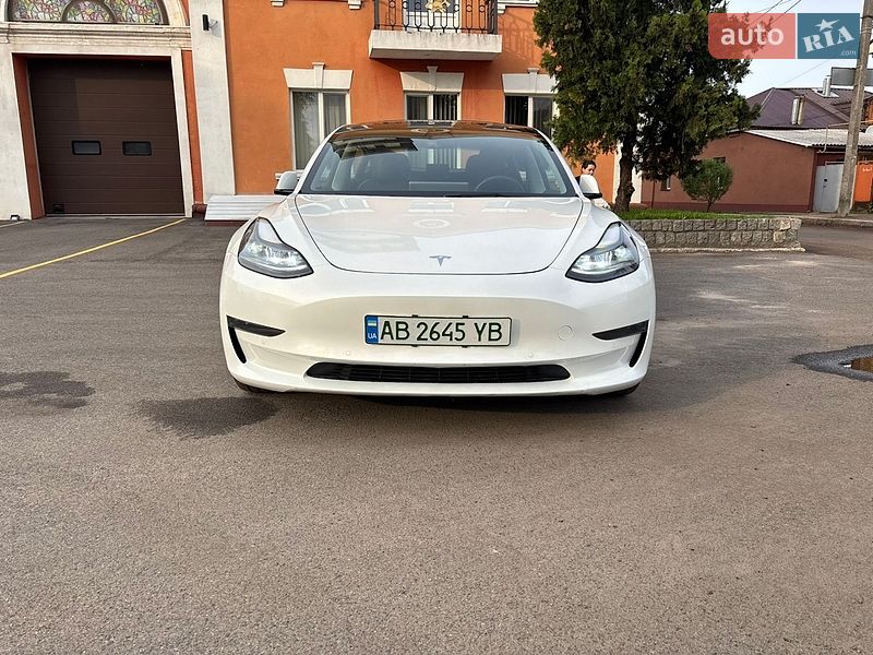 Седан Tesla Model 3 2022 в Черкассах