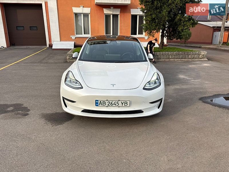 Седан Tesla Model 3 2022 в Черкассах