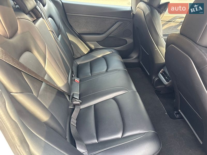 Седан Tesla Model 3 2022 в Черкассах