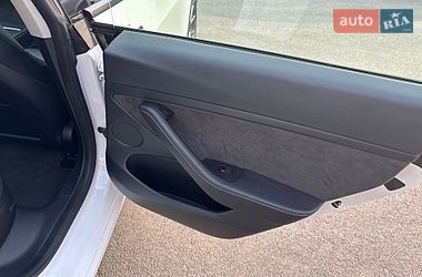Седан Tesla Model 3 2022 в Черкассах