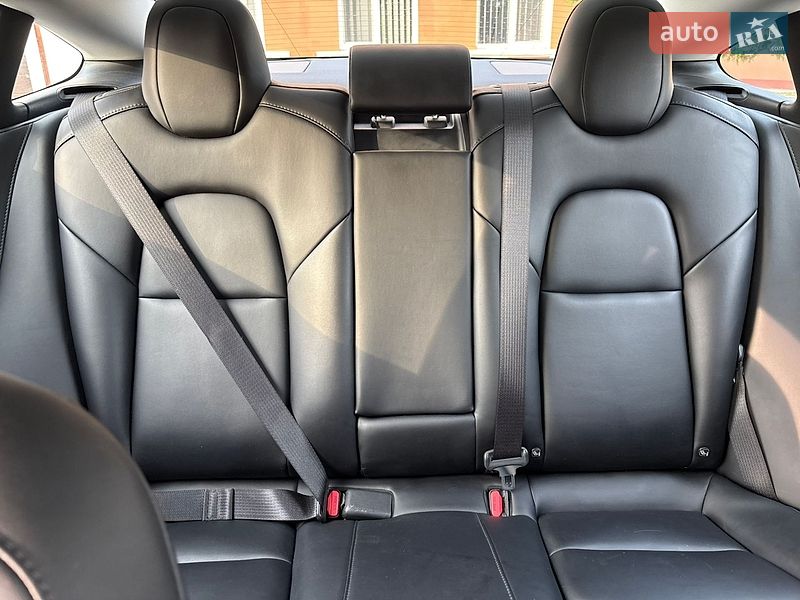 Седан Tesla Model 3 2022 в Черкассах