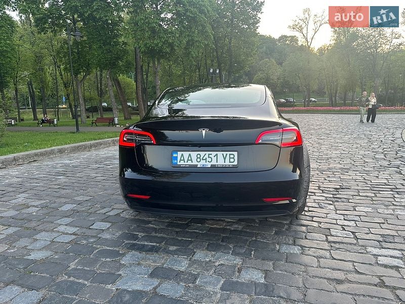 Седан Tesla Model 3 2023 в Киеве