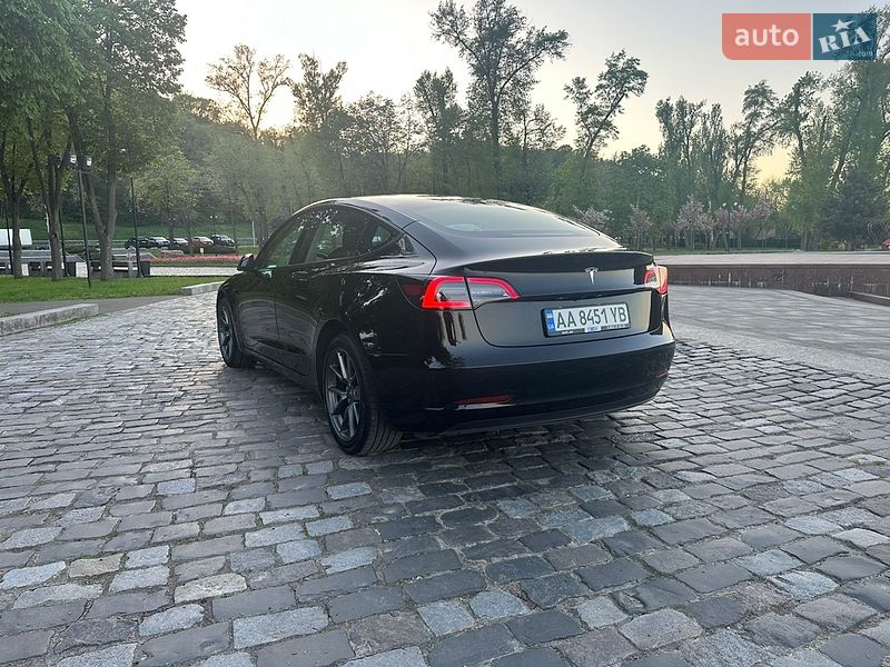 Седан Tesla Model 3 2023 в Киеве